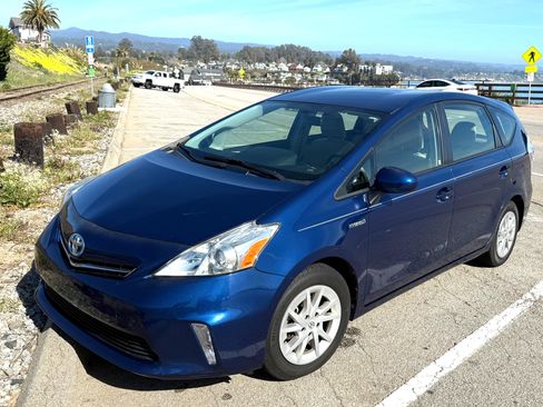 Used 2013 Toyota Prius V Three image 1