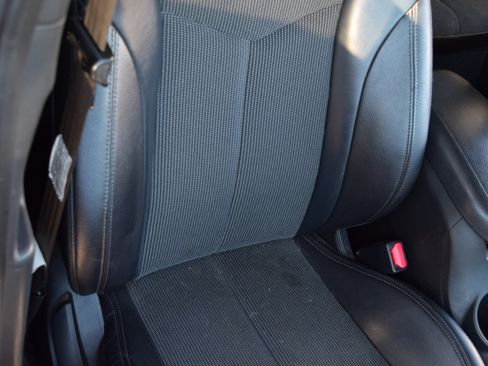 Used 2012 Hyundai Veloster w/ Style Pkg image 14