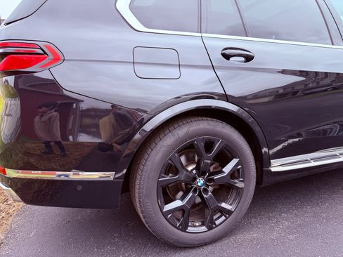 Used 2023 BMW X7 xDrive40i w/ Premium Package image 8