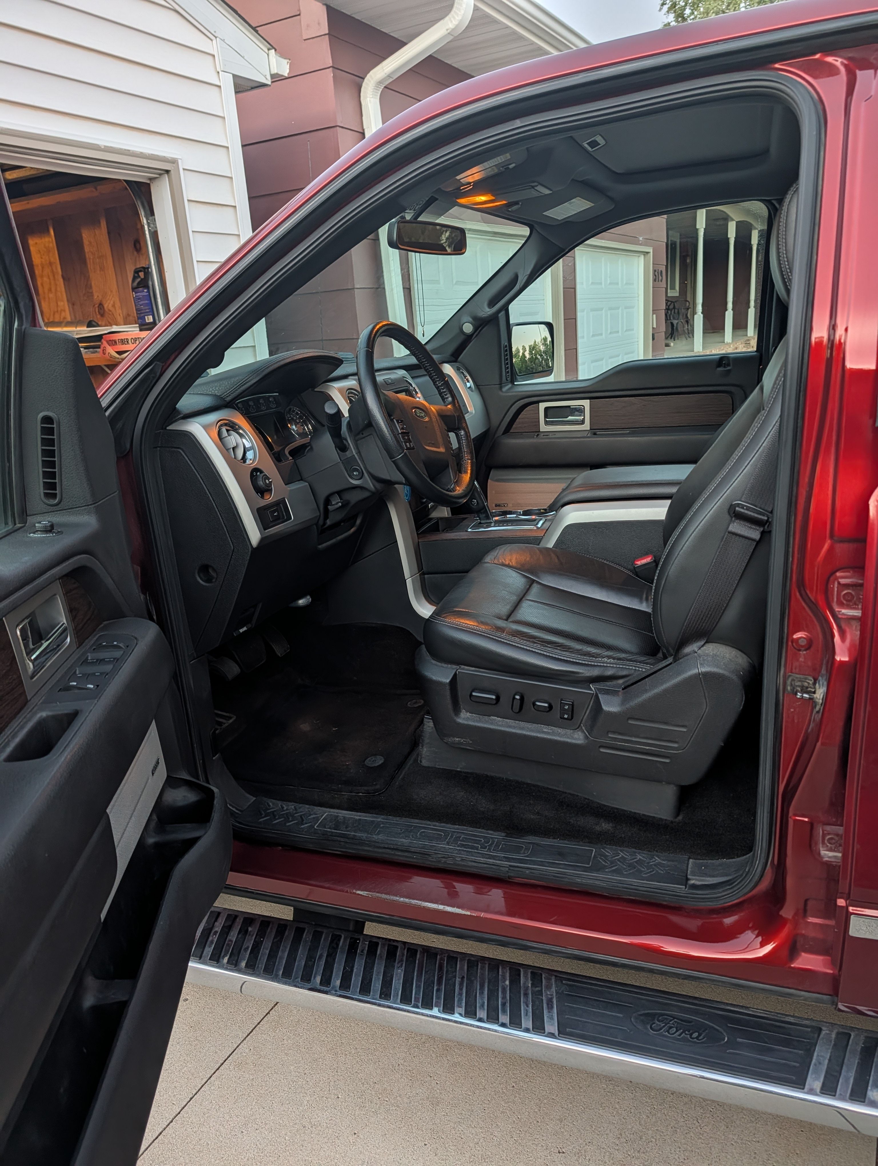 Used 2014 Ford F150 Lariat w/ Equipment Group 502A Luxury AWD/4WD image 8