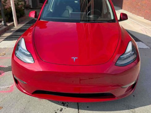Used 2021 Tesla Model Y Long Range image 1