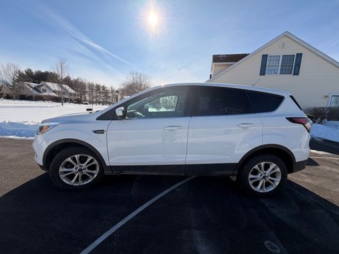 Used 2017 Ford Escape SE image 4