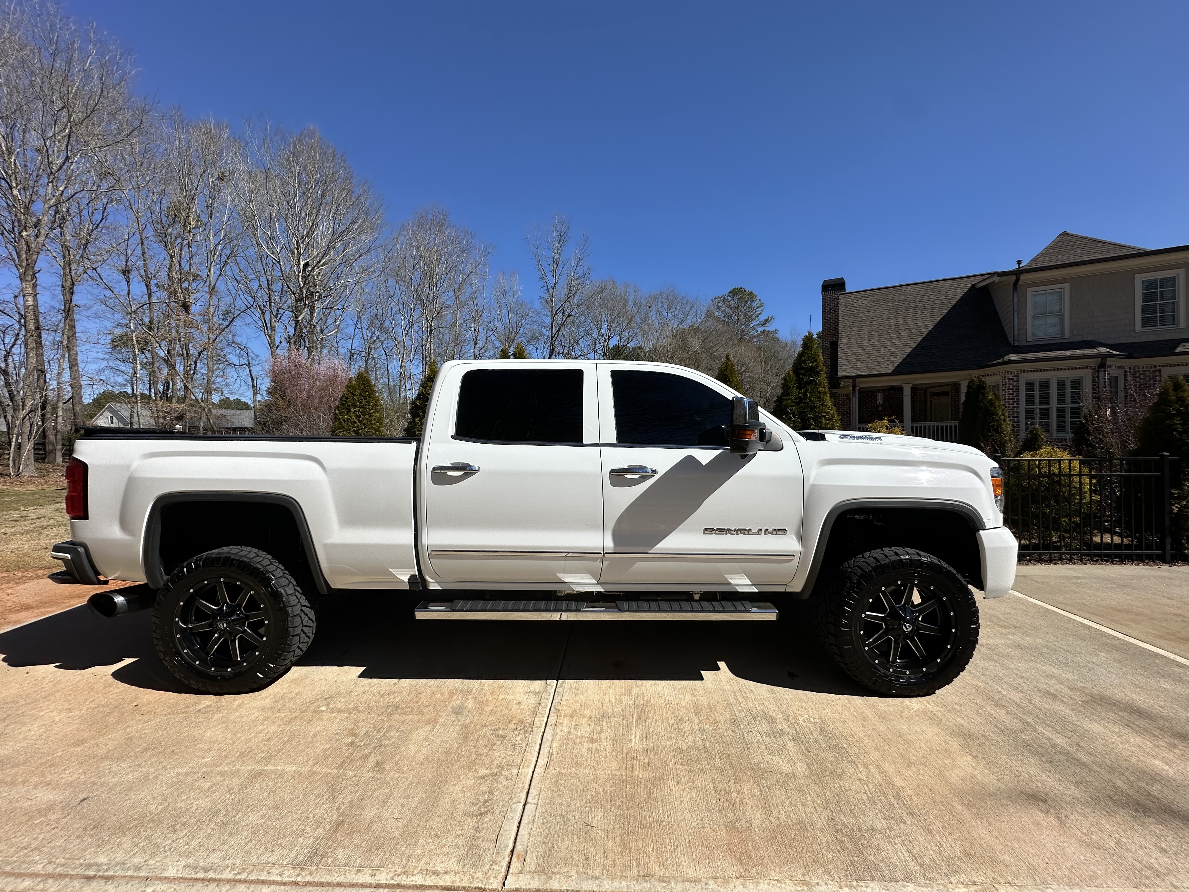 Used 2017 GMC Sierra 2500 Denali w/ Duramax Plus Package AWD/4WD image 4