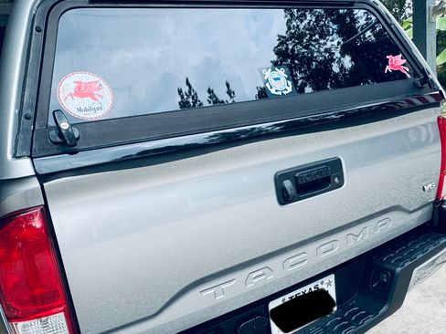 Used 2016 Toyota Tacoma SR5 image 6