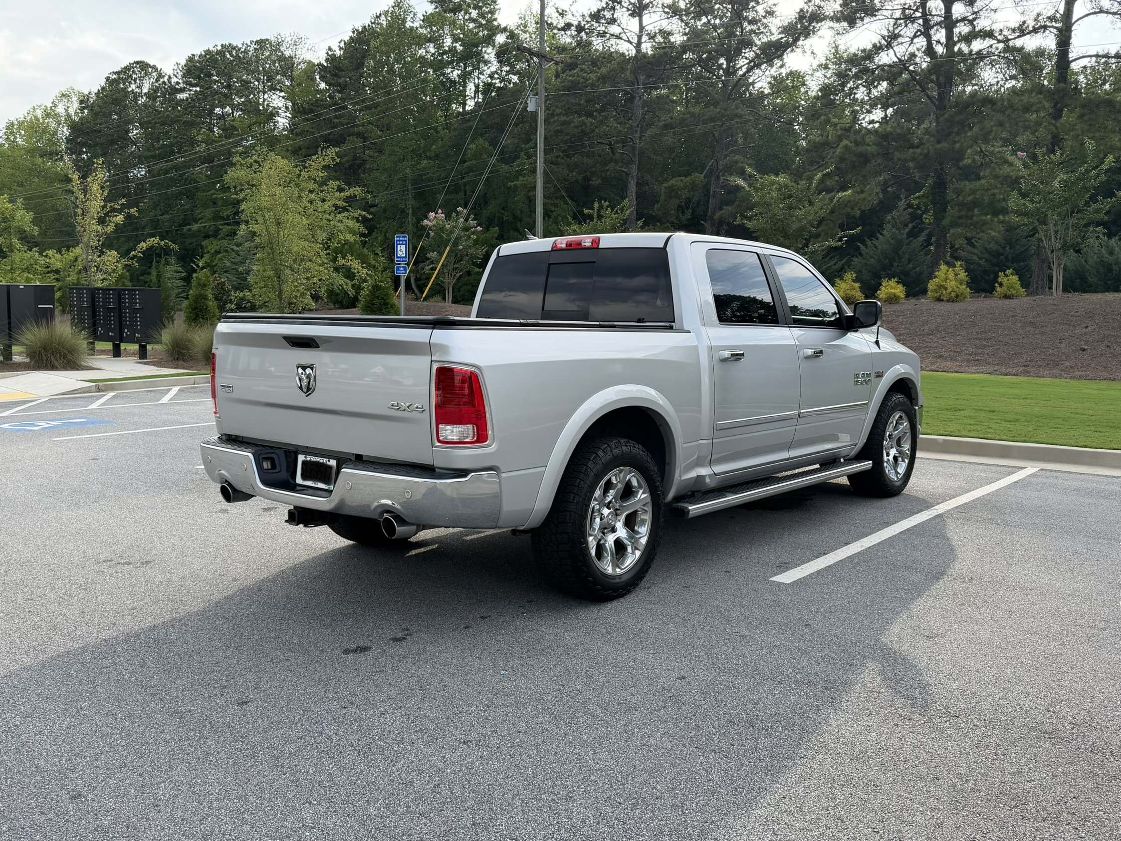 Used 2016 RAM 1500 Laramie w/ Convenience Group AWD/4WD image 6