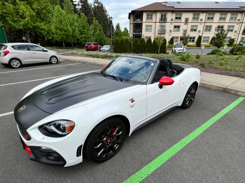 Used 2018 FIAT 124 Spider Abarth w/ Convenience Group RWD image 18