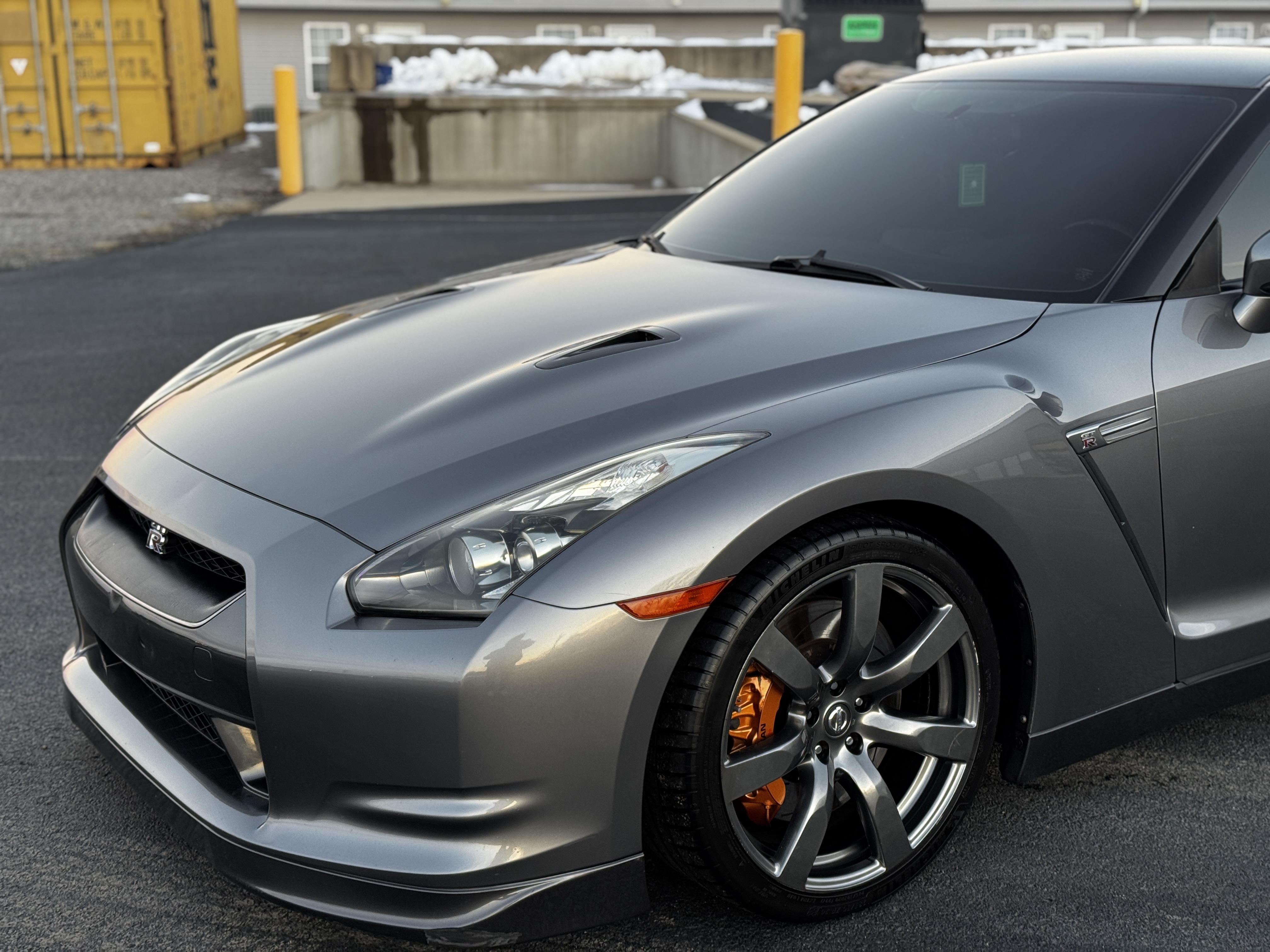 Used 2010 Nissan GT-R Premium AWD/4WD image 2
