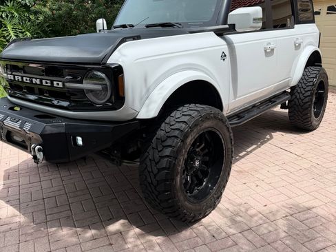 Used 2022 Ford Bronco Outer Banks AWD/4WD image 1