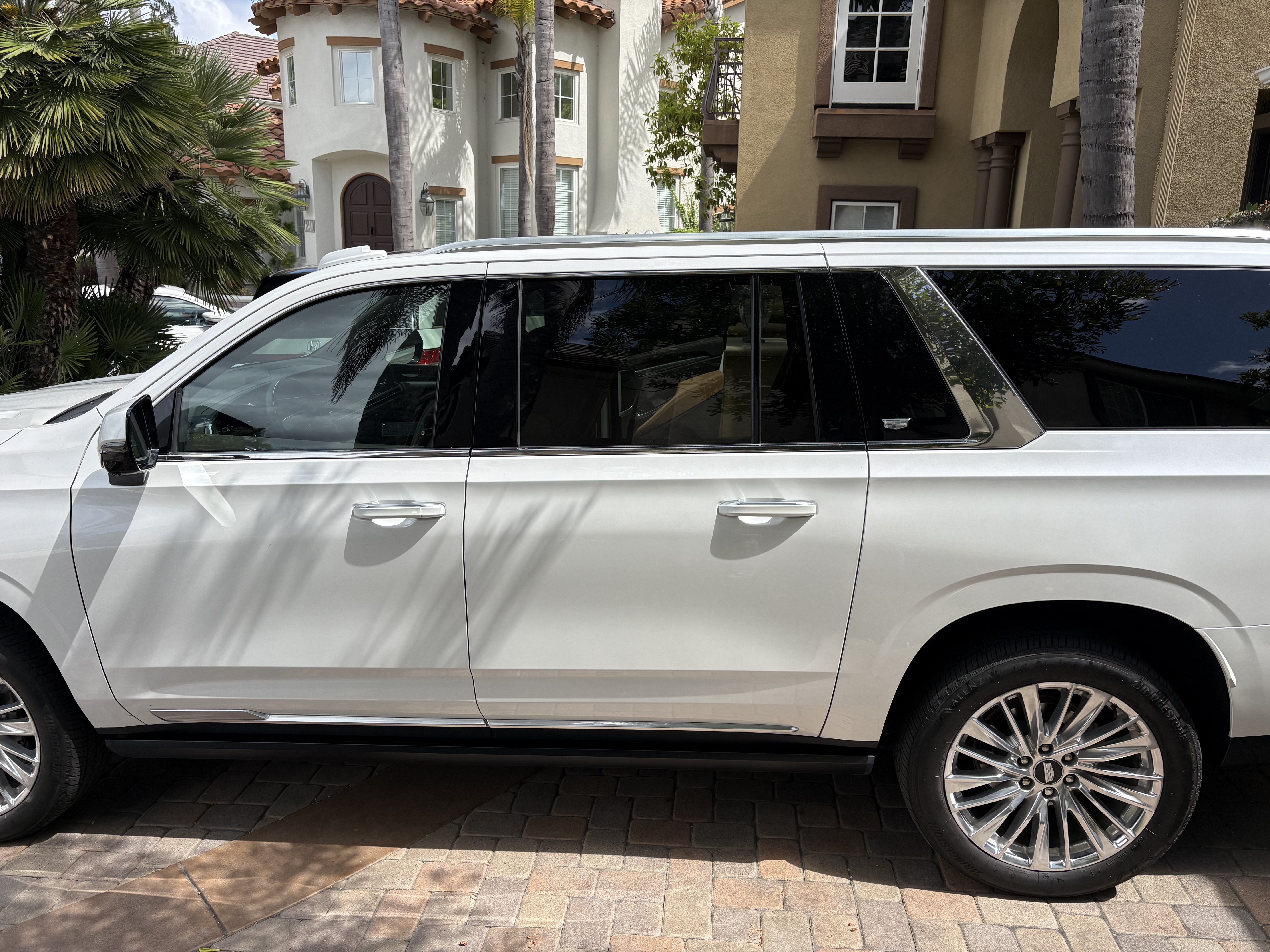Used 2025 Cadillac Escalade ESV Premium Luxury AWD/4WD image 2