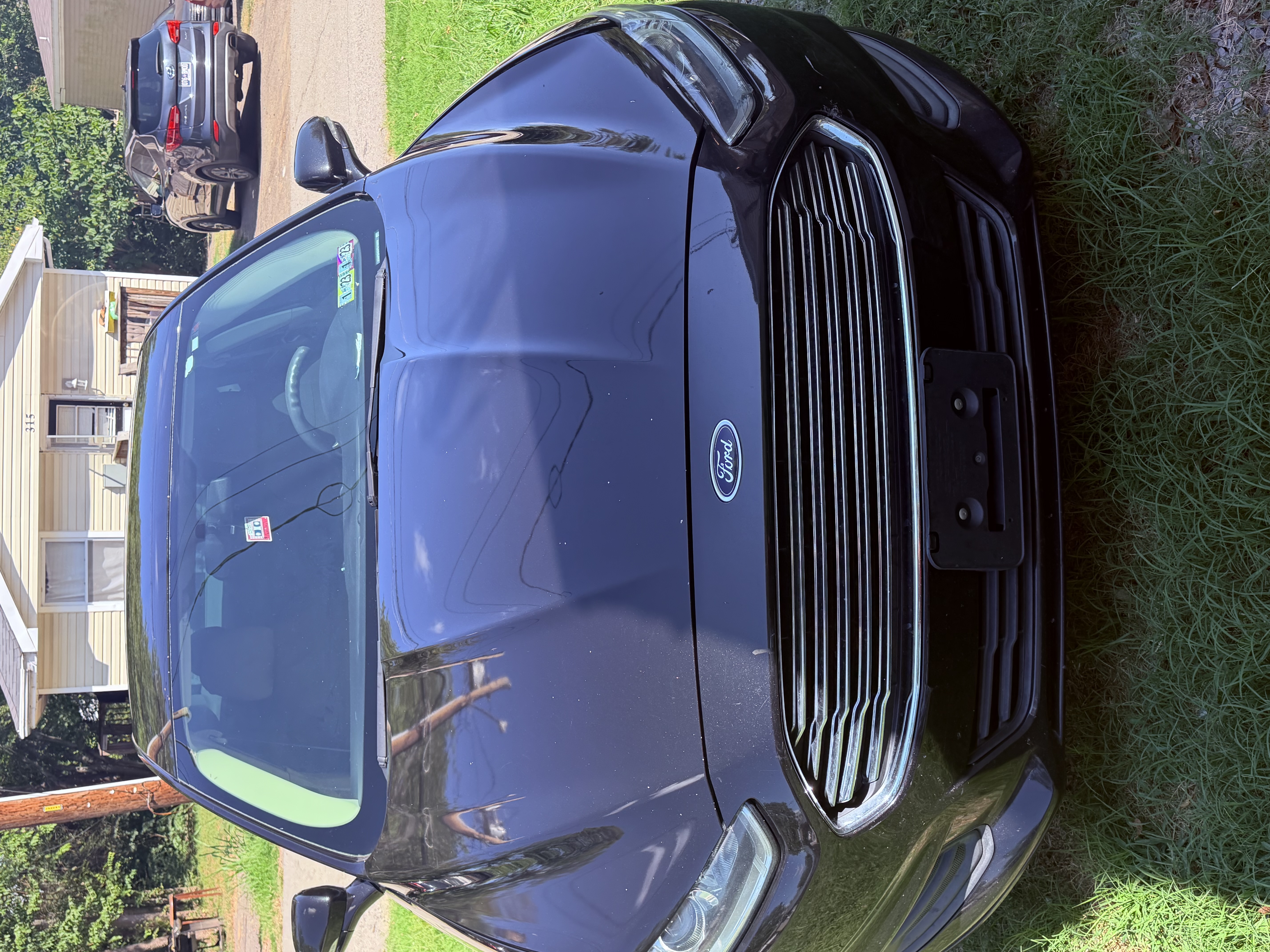 Used 2015 Ford Fusion SE FWD image 2