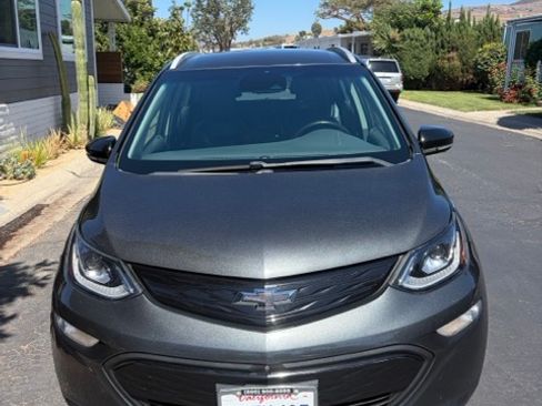 Used 2020 Chevrolet Bolt Premier w/ Infotainment Package FWD image 4