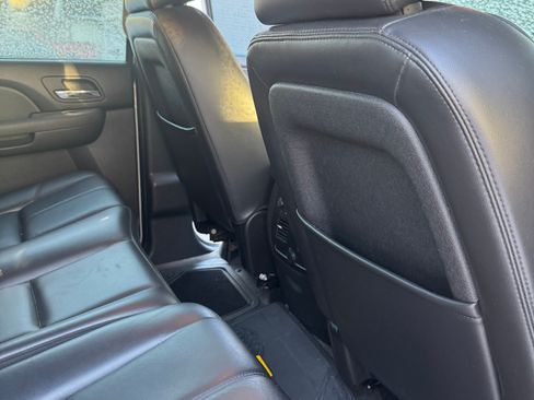 Used 2010 Chevrolet Avalanche LT w/ Suspension Package, Off-Road image 4