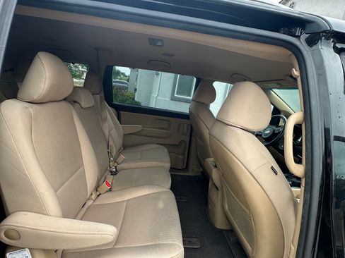 Used 2016 Kia Sedona LX w/ LX Convenience Package image 9