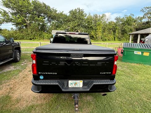 Used 2021 Chevrolet Silverado 2500 Custom w/ Custom Value Package AWD/4WD image 4