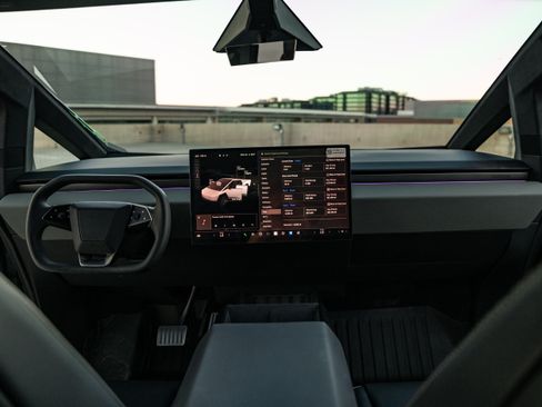 Used 2024 Tesla Cybertruck AWD Crew Cab image 16