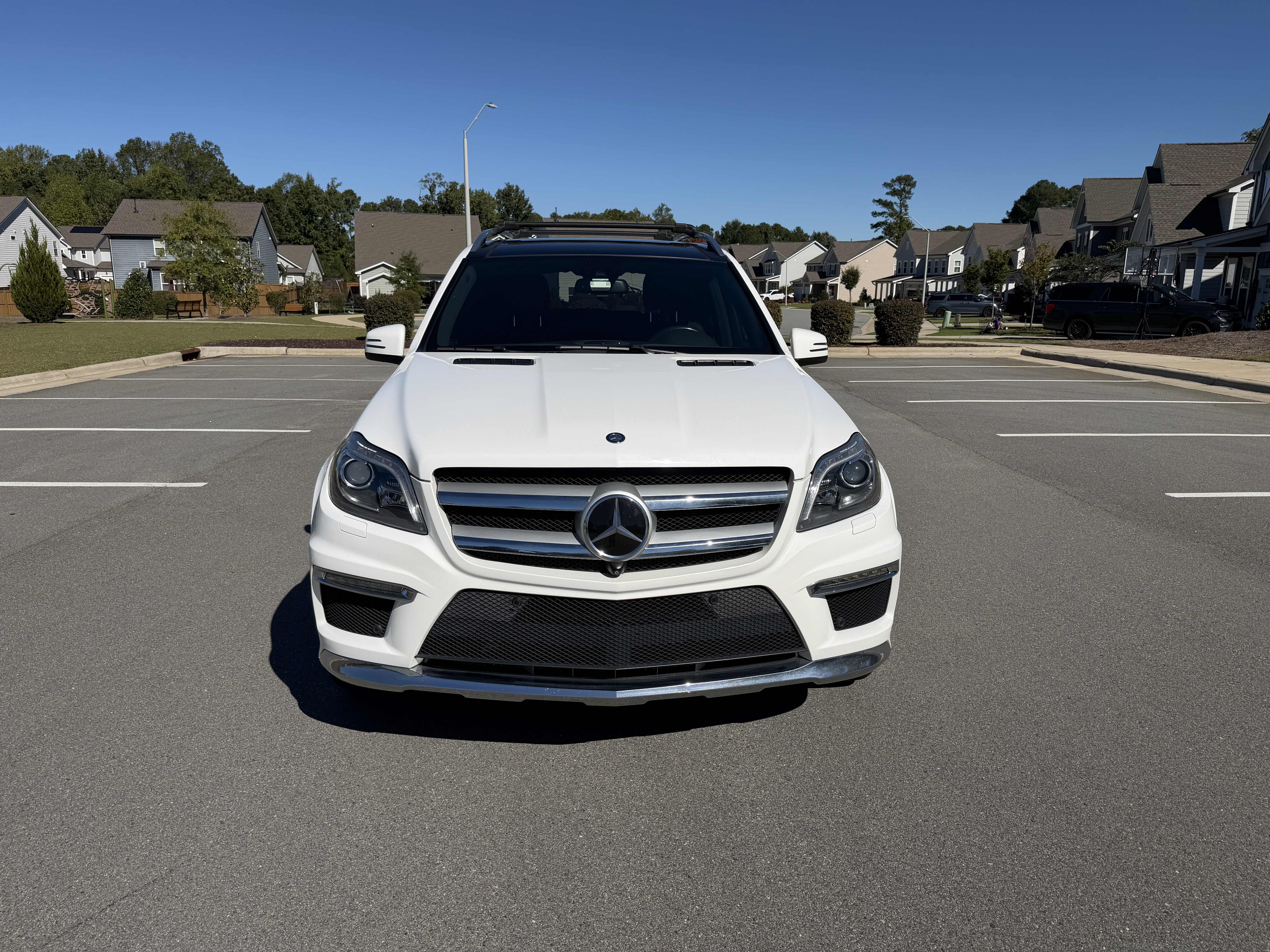 Used 2016 Mercedes-Benz GL 550 4MATIC image 4