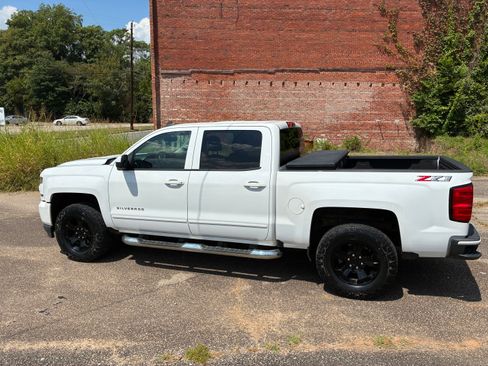 Used 2018 Chevrolet Silverado 1500 LT w/ All Star Edition AWD/4WD image 8