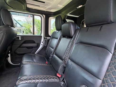 Used 2022 Jeep Wrangler Unlimited Sahara AWD/4WD image 12