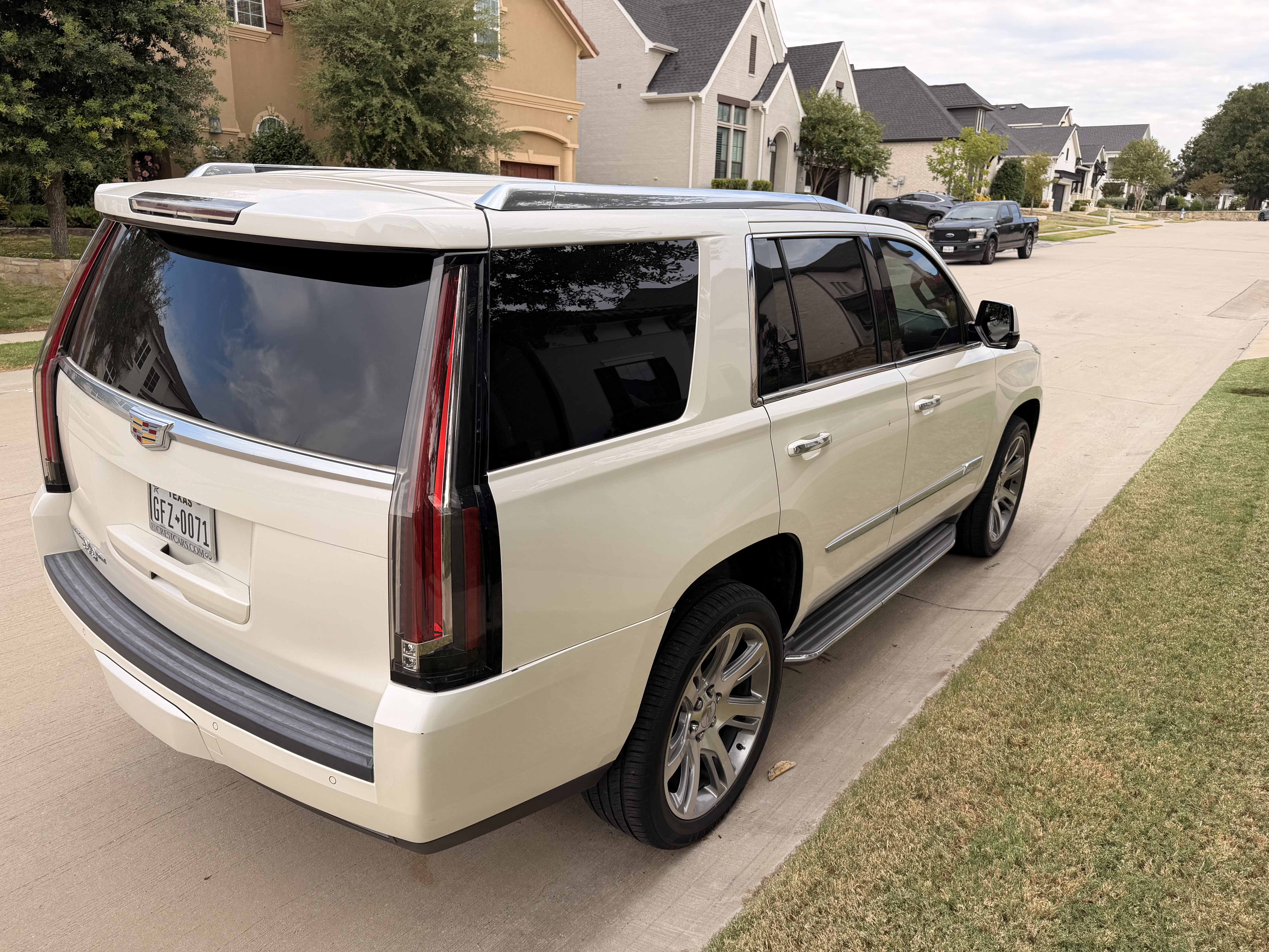Used 2015 Cadillac Escalade Luxury AWD/4WD image 11