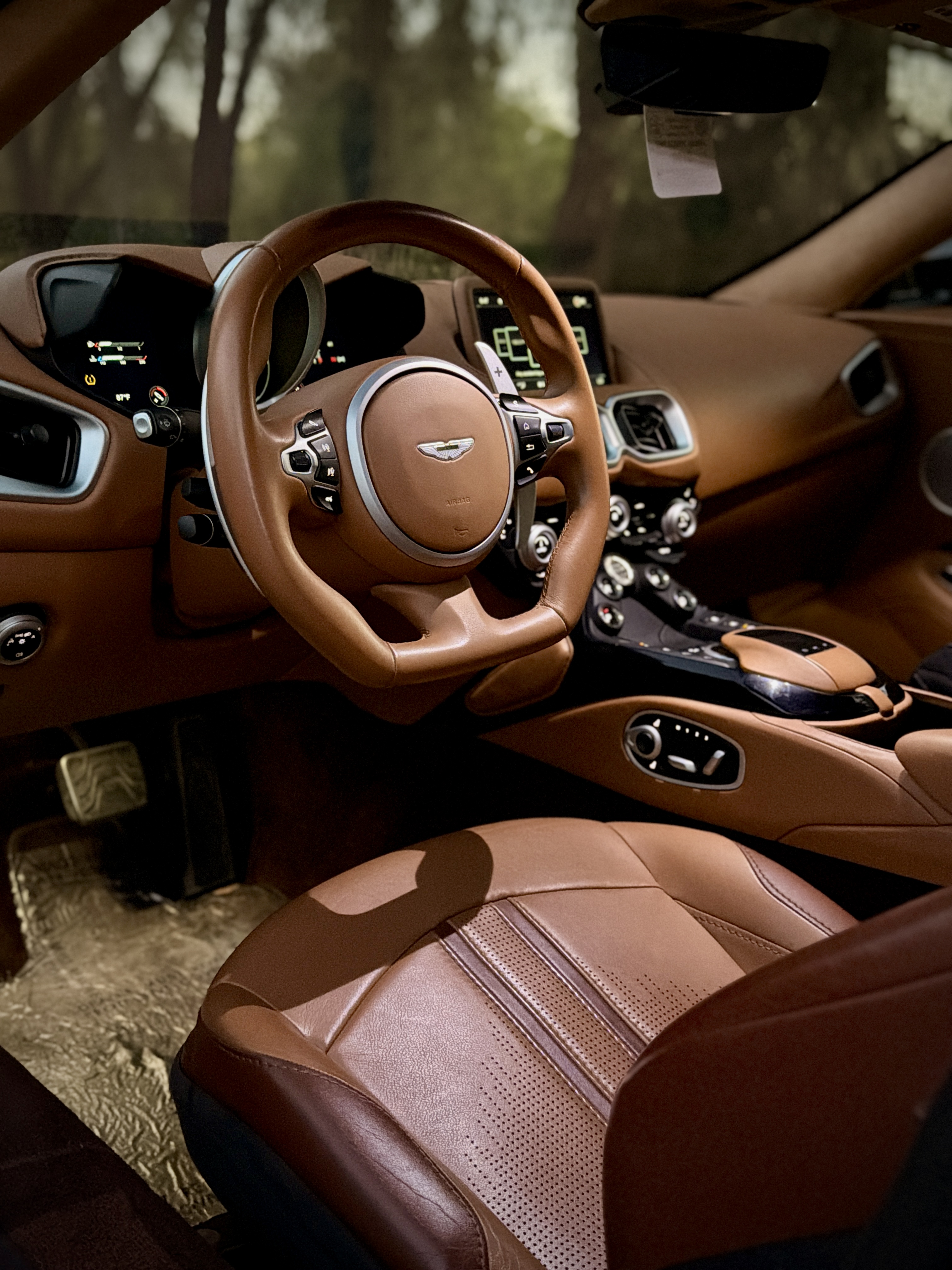 Used 2019 Aston Martin V8 Vantage Coupe RWD image 1