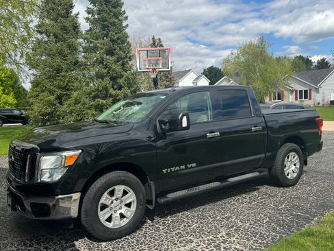 Used 2018 Nissan Titan SV w/ SV Convenience Package AWD/4WD image 1