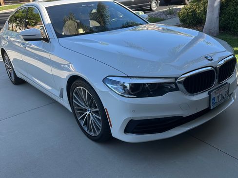 Used 2020 BMW 530i w/ Convenience Package RWD image 2