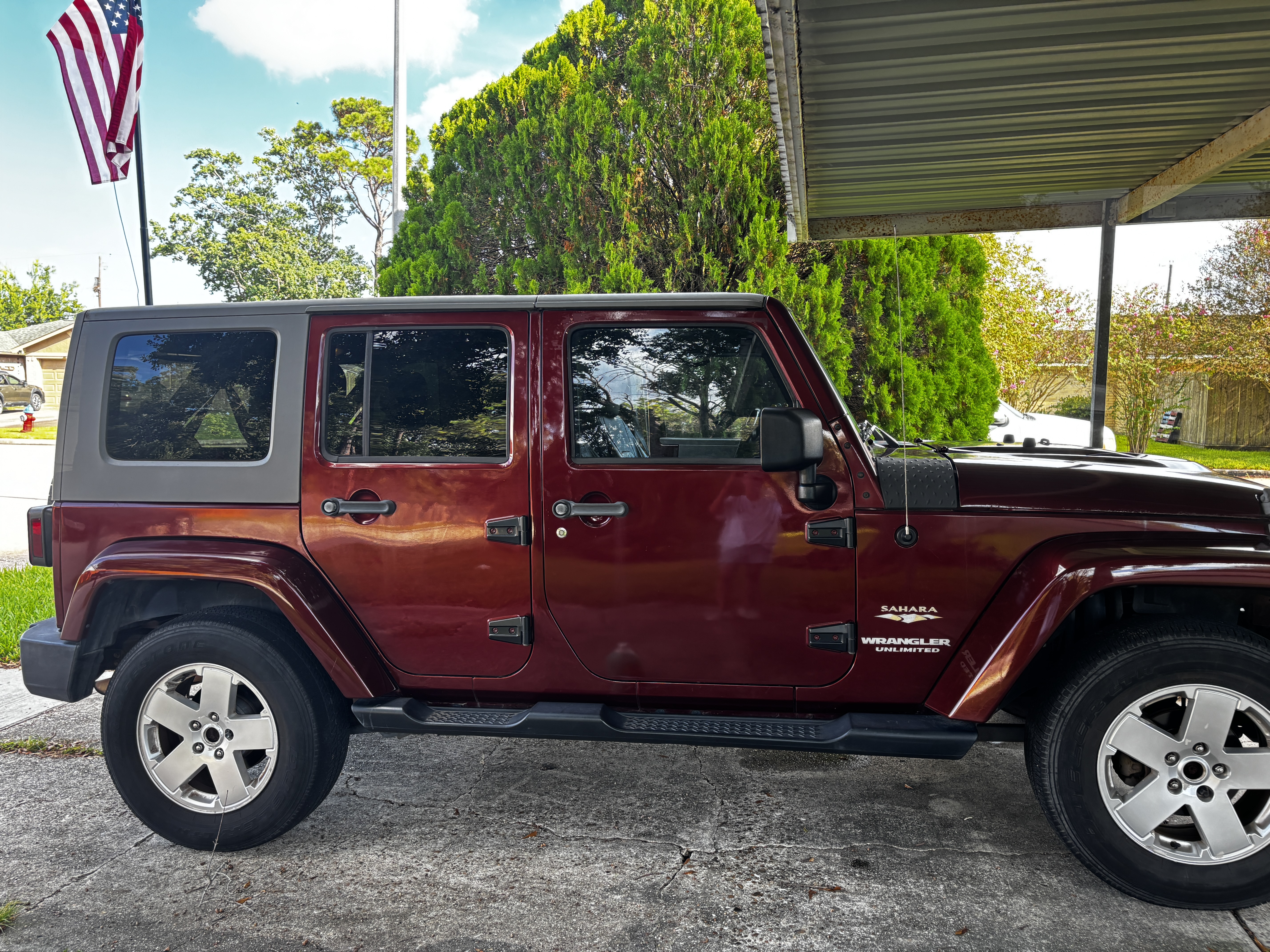Used 2010 Jeep Wrangler Unlimited Sahara w/ Dual Top Group AWD/4WD image 4