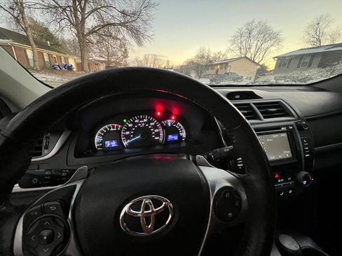 Used 2012 Toyota Camry SE image 10