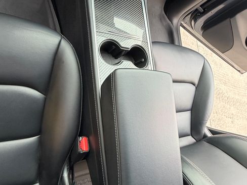 Used 2022 Tesla Model Y Performance AWD/4WD image 16