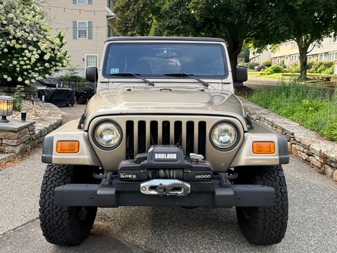 Used 2004 Jeep Wrangler 4WD image 2