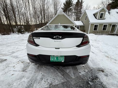 Used 2017 Chevrolet Volt LT w/ Comfort Package image 5