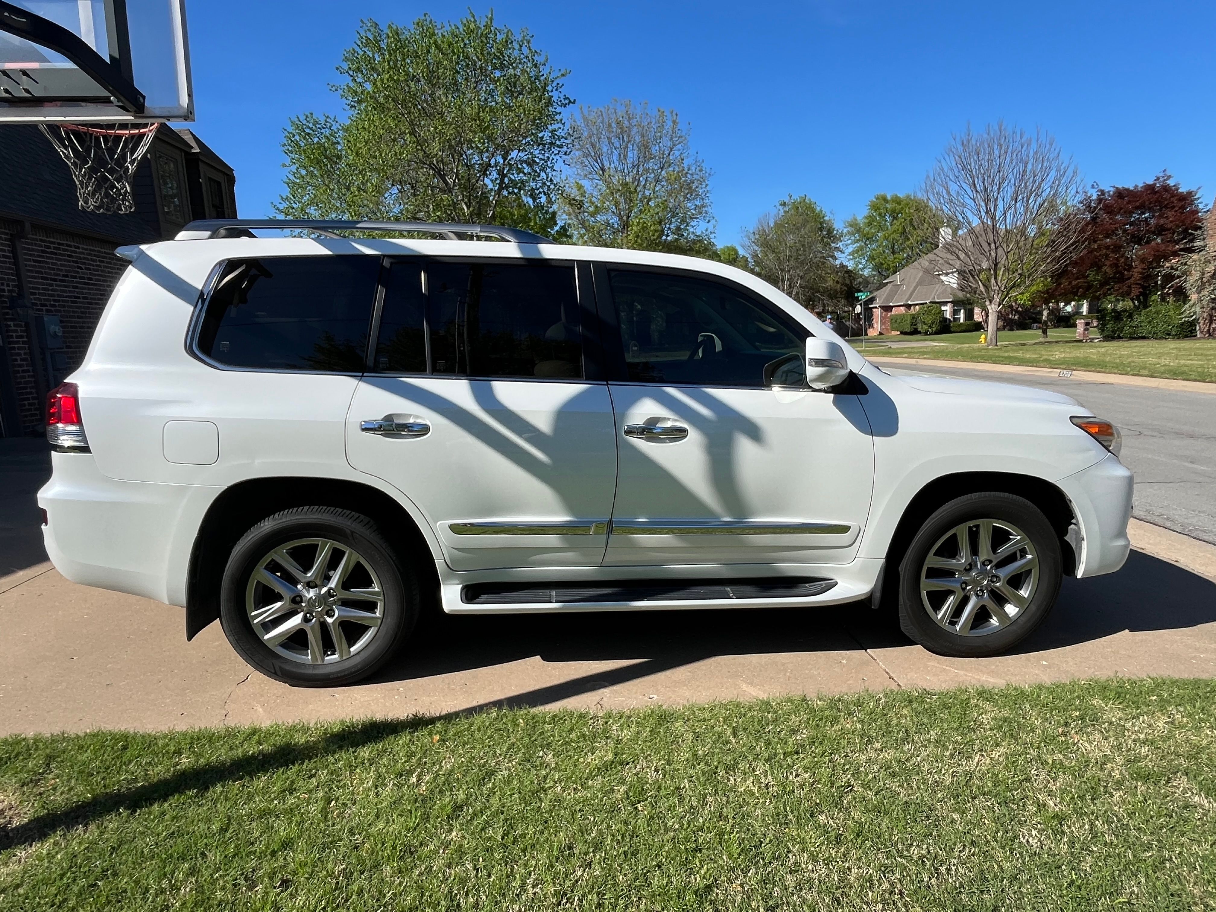 Used 2015 Lexus LX 570 4WD image 1