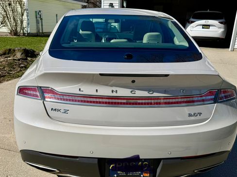 Used 2020 Lincoln MKZ w/ Convenience Package image 4