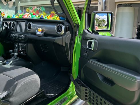 Used 2020 Jeep Wrangler Unlimited Sahara w/ Uconnect 4C Nav & Sound Group image 16