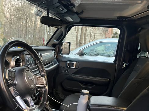 Used 2020 Jeep Wrangler Unlimited Sahara image 13