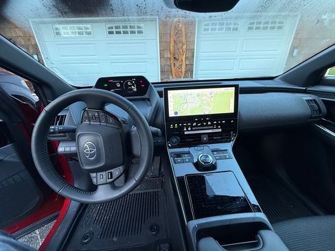 Used 2025 Toyota bZ4X FWD image 11