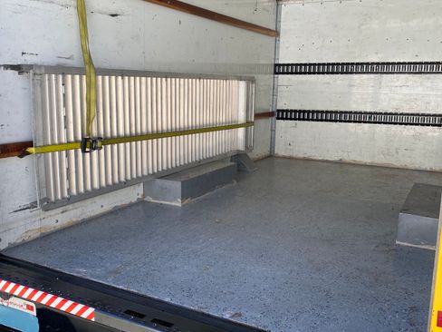 Used 2018 GMC Savana 3500 w/ Driver Convenience Package image 4