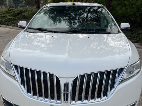 Used 2014 Lincoln MKX AWD w/ Equipment Group 101A image 4