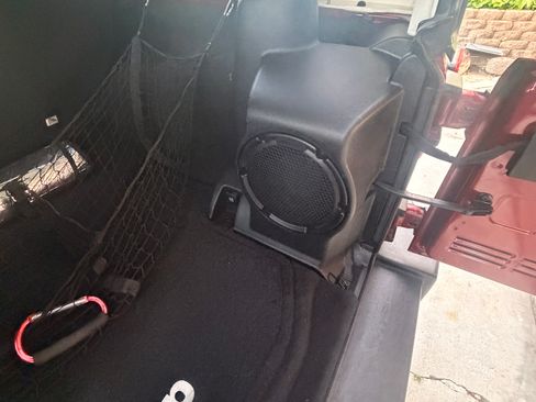 Used 2013 Jeep Wrangler Unlimited Rubicon w/ Connectivity Group AWD/4WD image 12