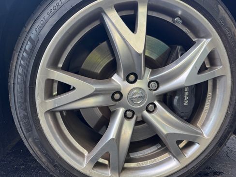 Used 2010 Nissan 370Z Touring w/ Sport Pkg RWD image 15