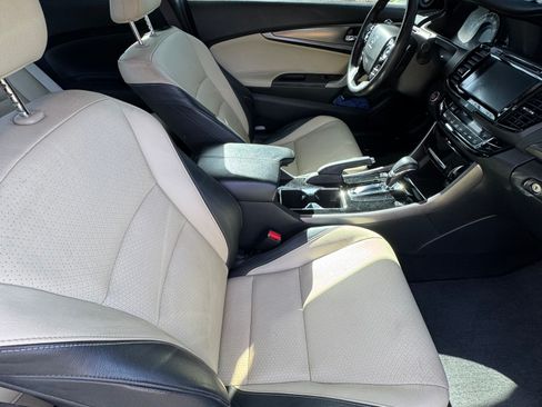 Used 2017 Honda Accord Touring image 6