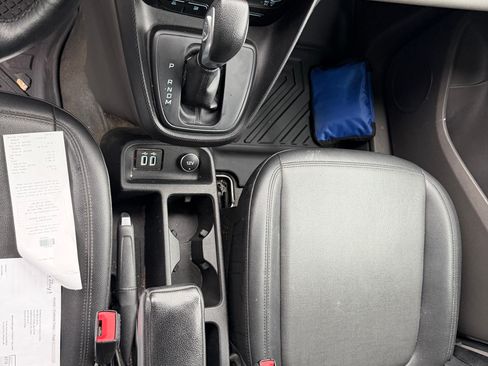 Used 2019 Ford Transit Connect XL image 9