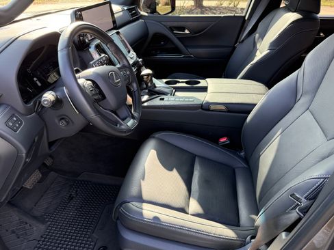 Used 2025 Lexus LX 600 4WD w/ Appearance Package image 10