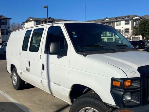 Used 2011 Ford E-150 and Econoline 150 Van 3D w/ Commercial Cargo Van Pkg image 6
