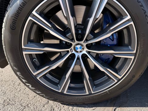 Used 2020 BMW X5 M50i image 4