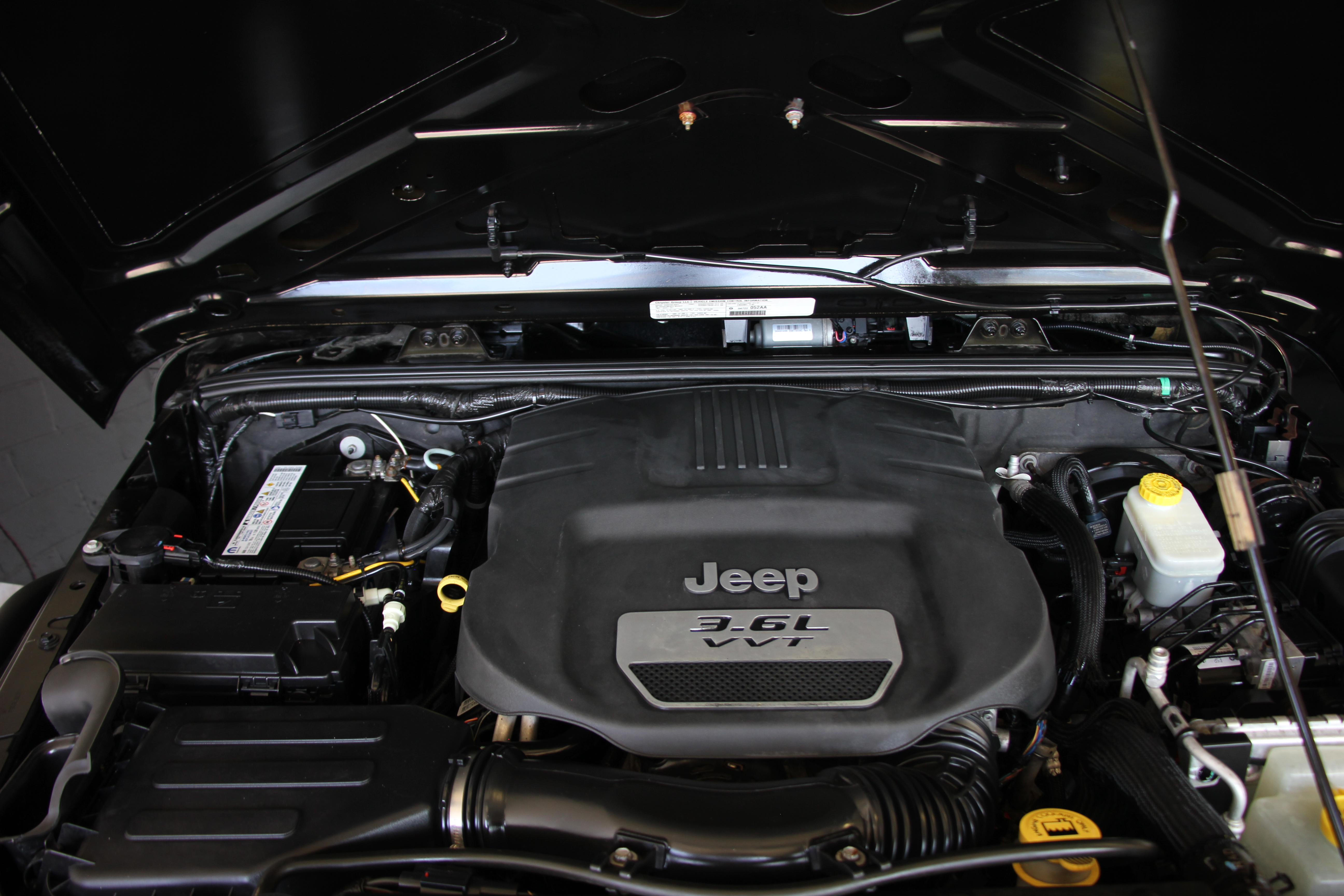 Used 2013 Jeep Wrangler Sport AWD/4WD image 16