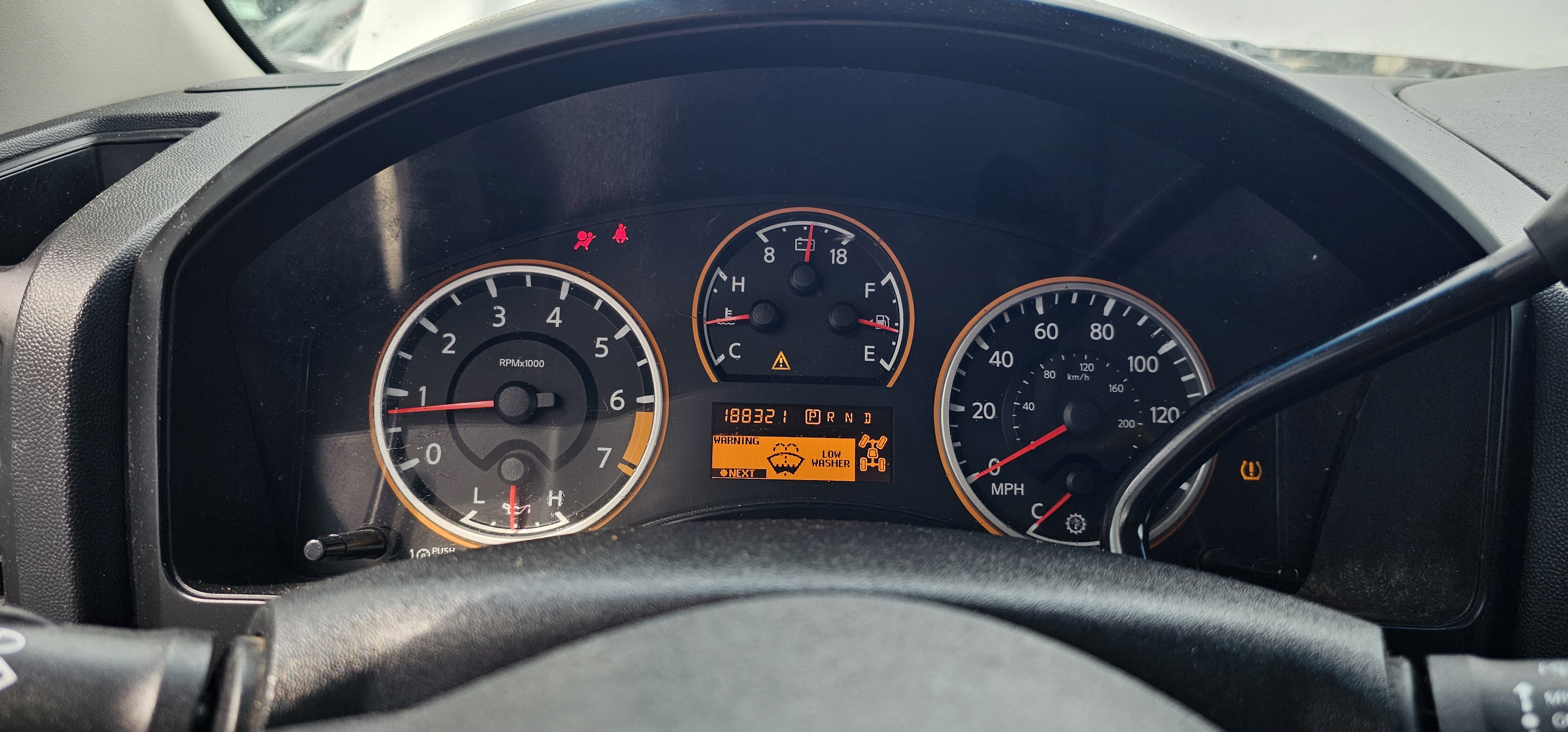 Used 2009 Nissan Titan SE AWD/4WD image 4