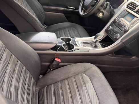 Used 2016 Ford Fusion SE FWD image 8