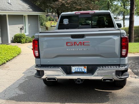 Used 2024 GMC Sierra 1500 SLE w/ Preferred Package AWD/4WD image 4