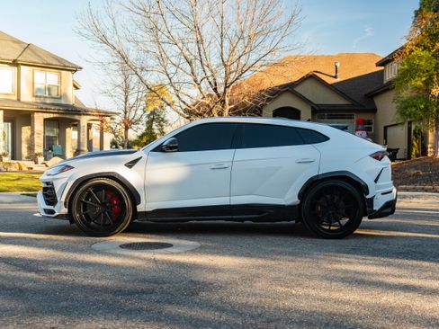 Used 2019 Lamborghini Urus image 5